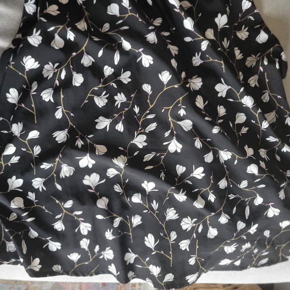 Black floral midi wrap dress Large - Picture 3 of 6
